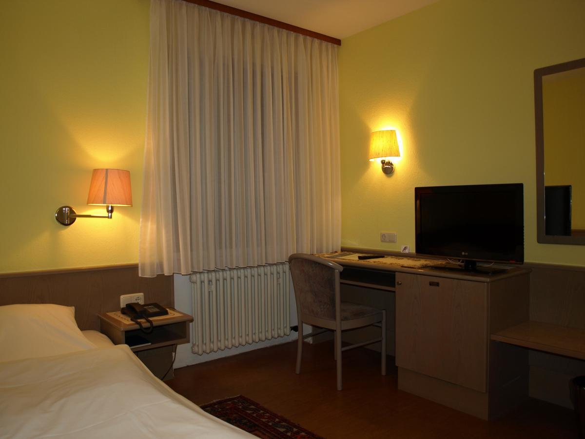 Hotel Astoria Bergrheinfeld エクステリア 写真